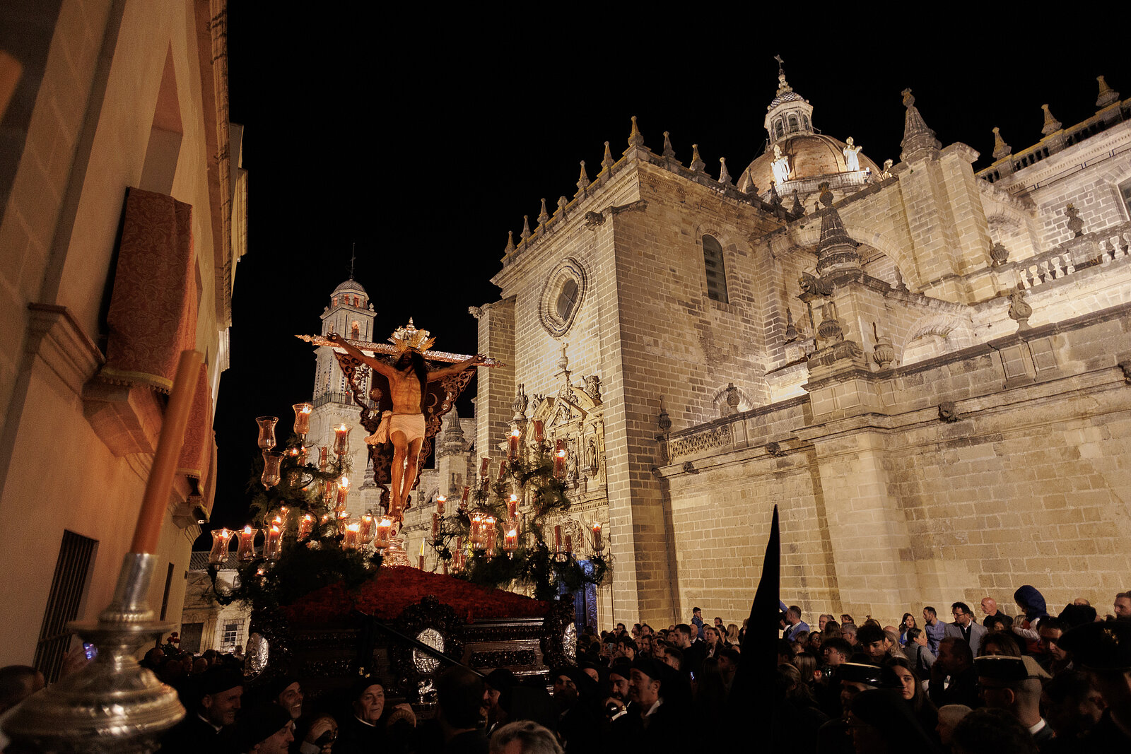 El Cristo frente a catedral