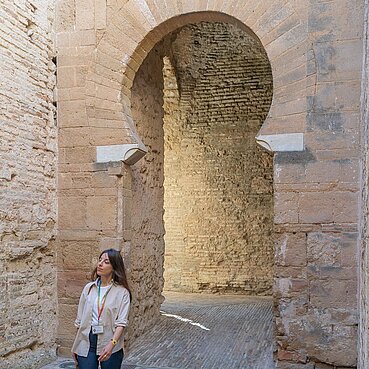 En la puerta del Alcázar
