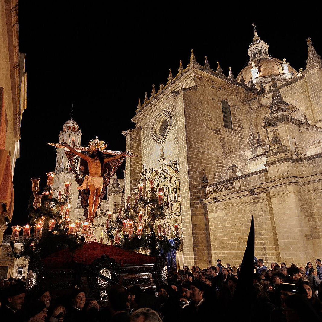 El Cristo frente a catedral