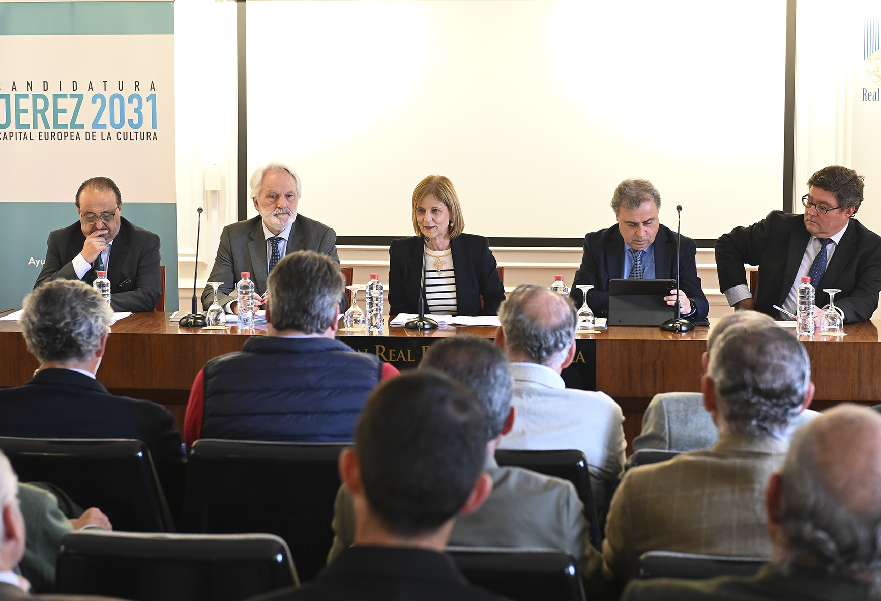 La alcaldesa durante la reunión