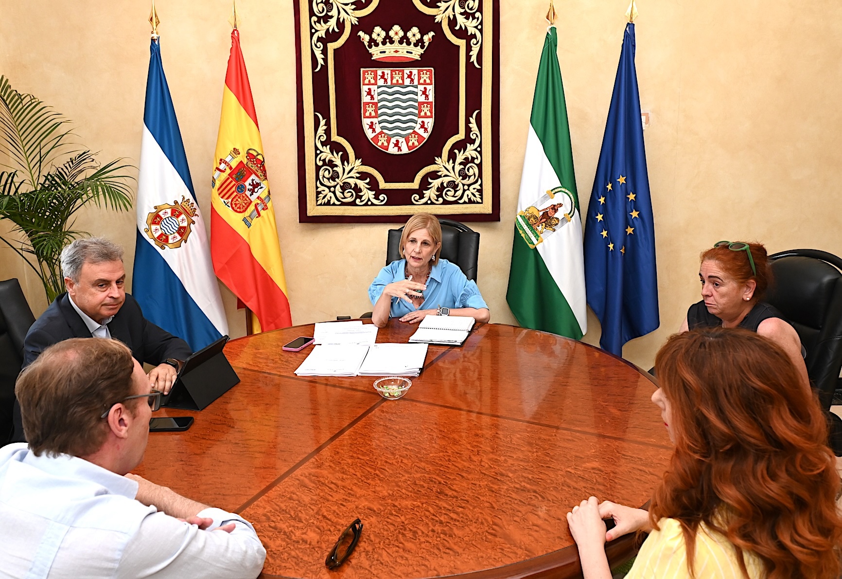 La alcaldesa se reúne con la Asociación de Guías Turísticos