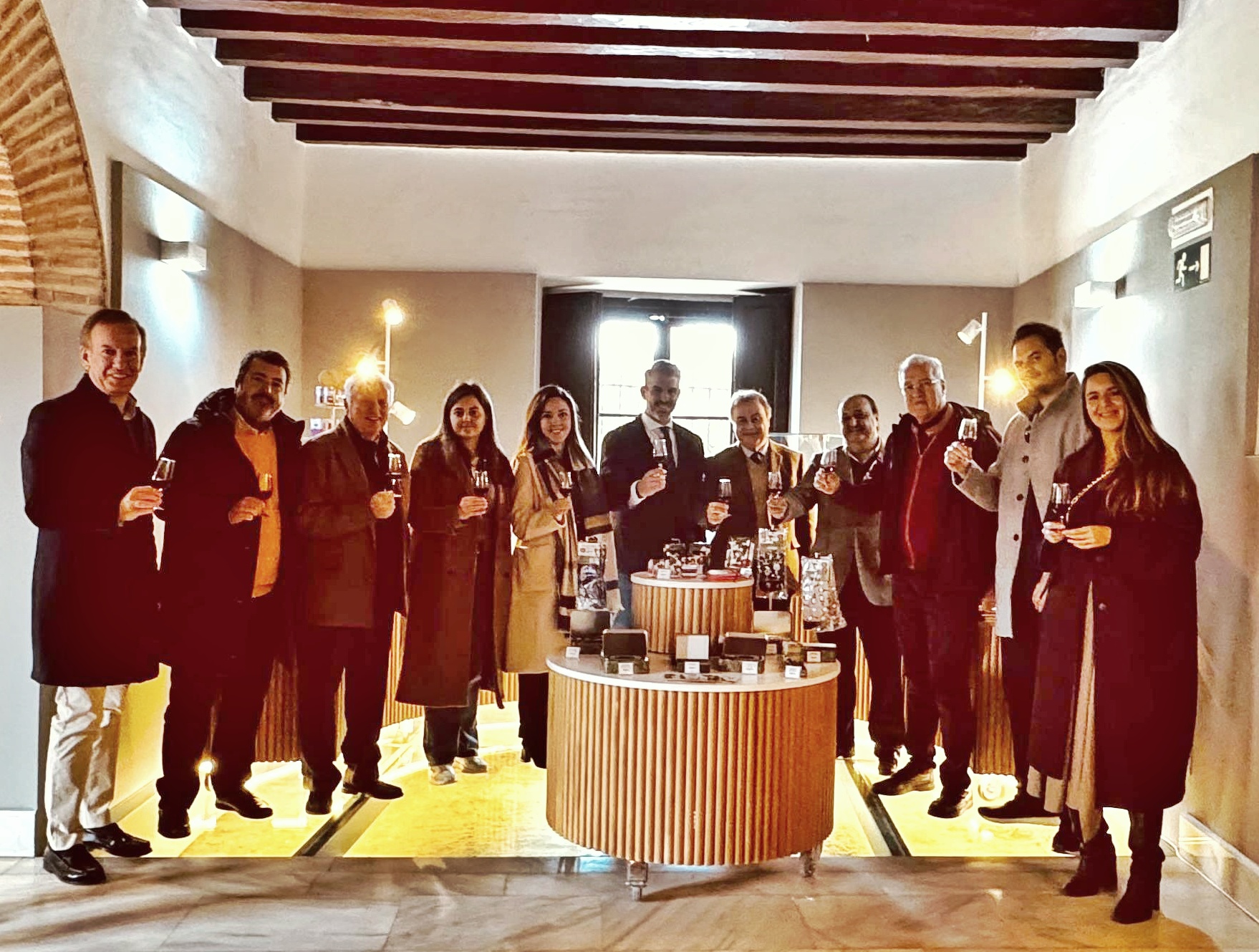 Antonio Real y Paco Zurita inauguran la tienda de souvenirs del Alcázar