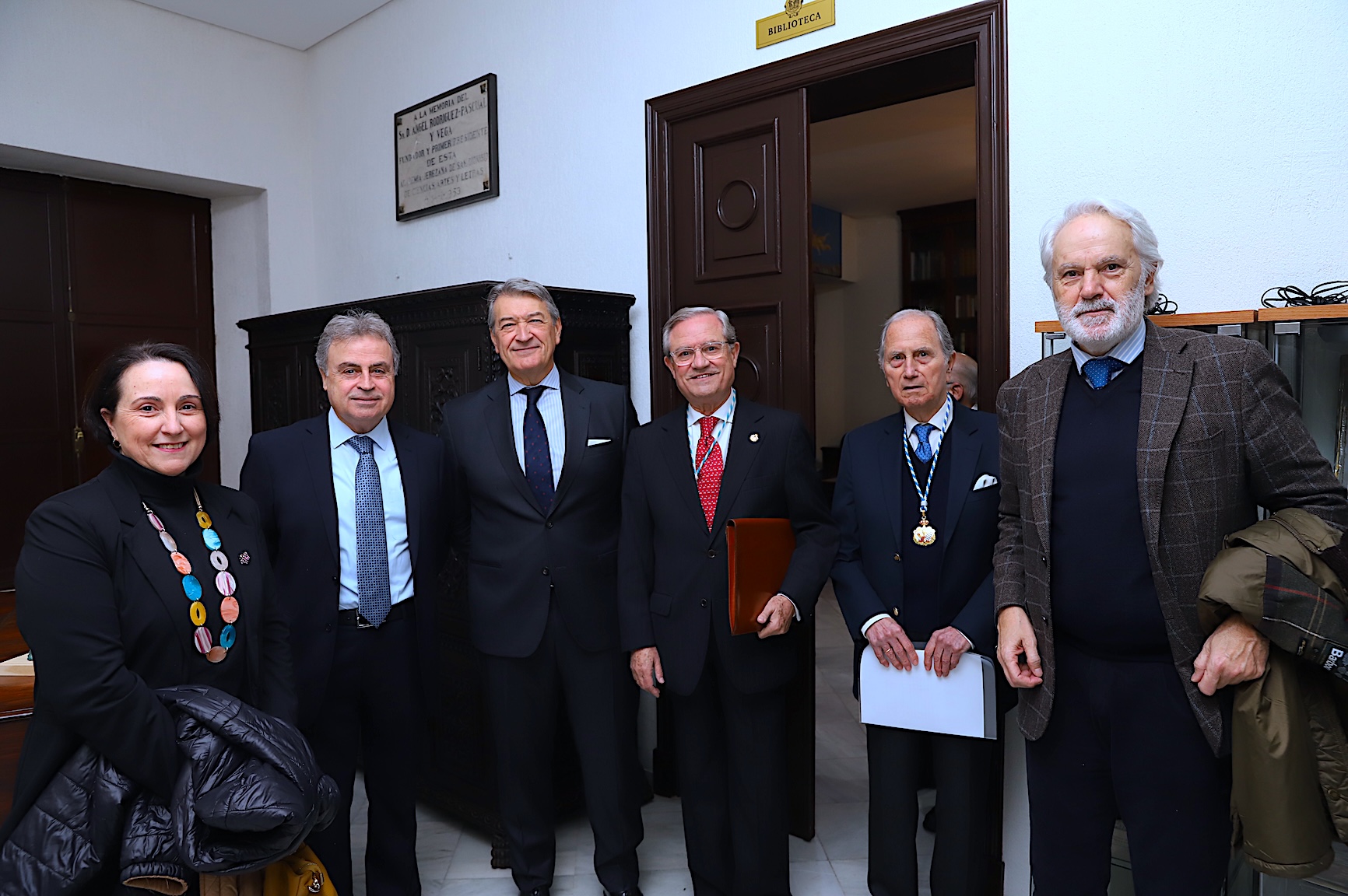 Miembros del Gobierno asisten a la toma de posesión de César Saldaña en la Academia de San Dionisio