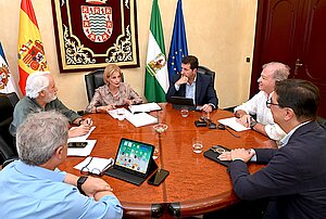 La alcaldesa se reúne con empresa asesoramiento Pymes turísticas