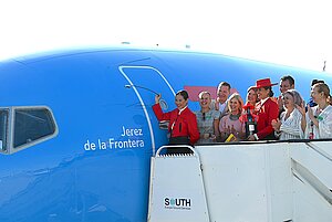 La alcaldesa asiste al bautizo de un avión con el nombre de Jerez